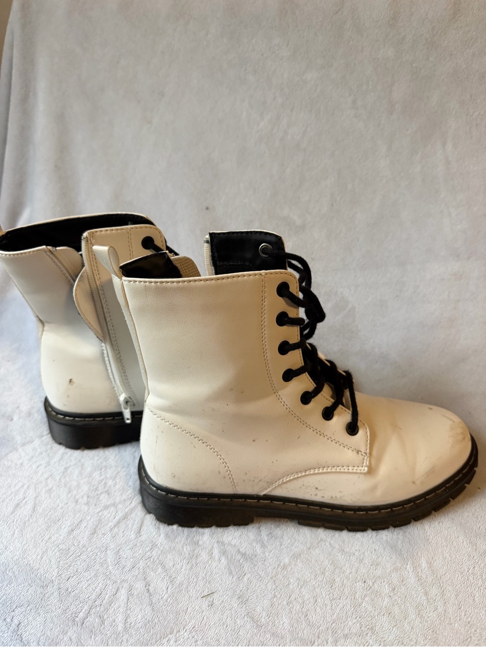 2020 IN Combat Boots Women 8.5 White Good Lace Up Chunky Sole - Picture 4 of 6